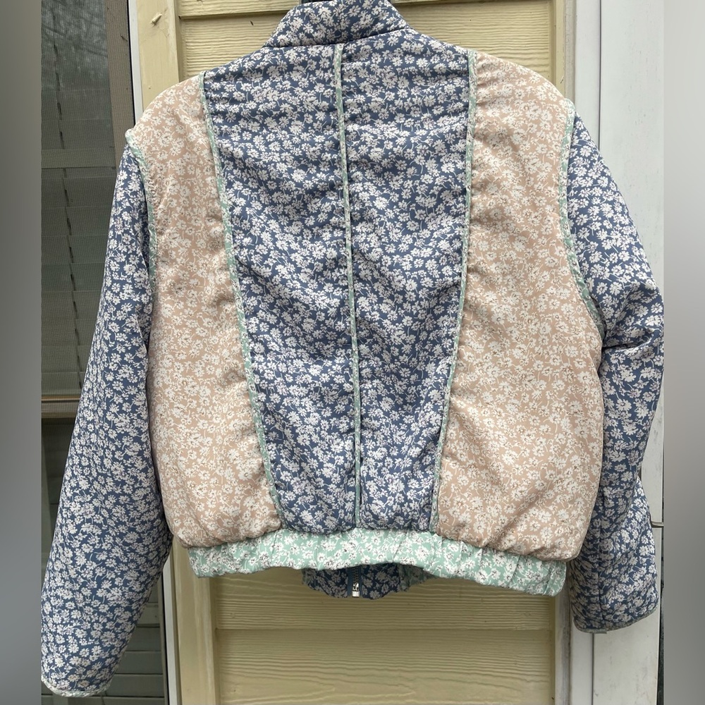 Blank NYC Blue and Cream Floral Puffer Jacket - Picture 4 of 4